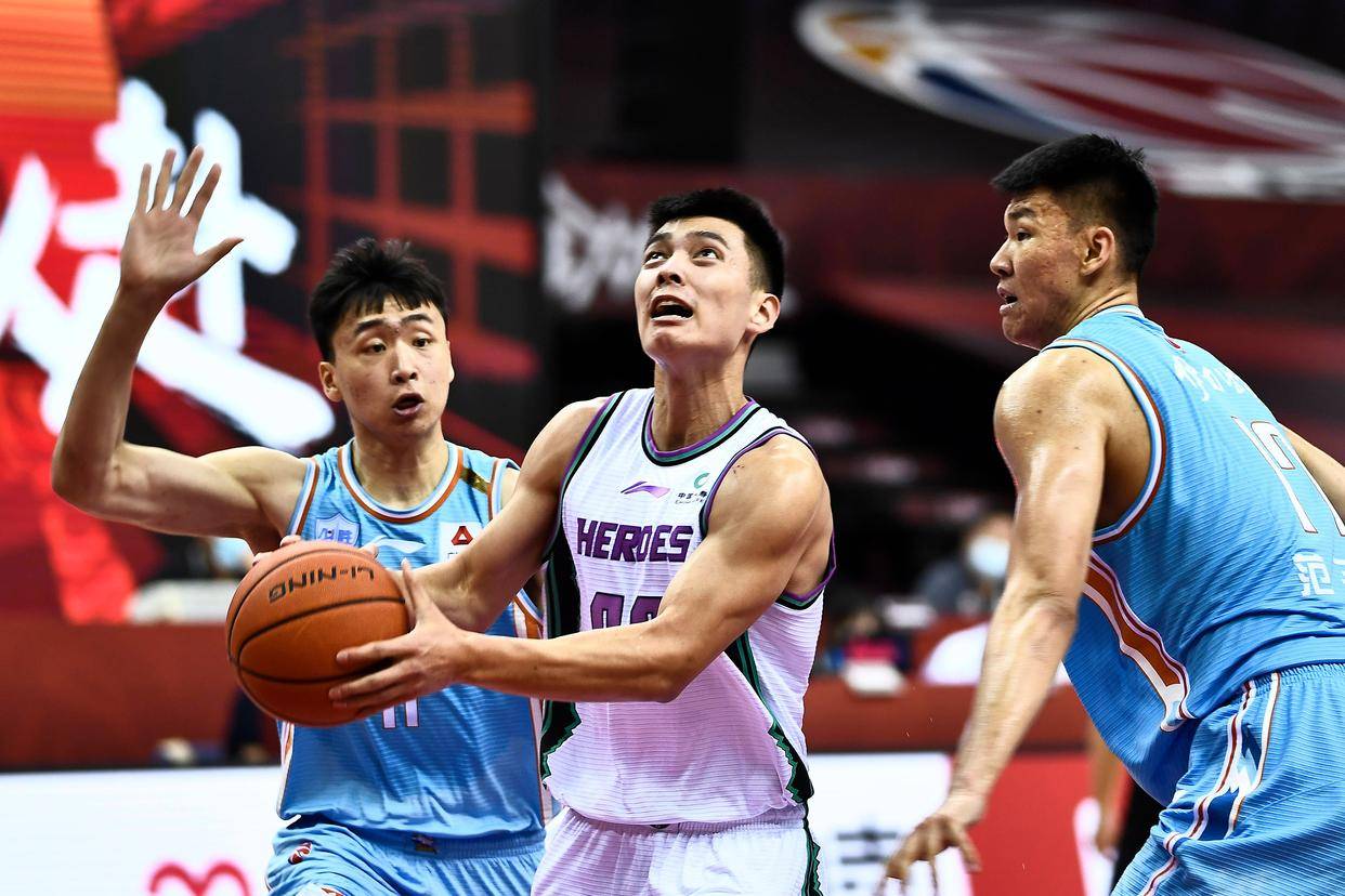 今晚山东男篮篮板制胜——欧洲杯节点到来,信心回归,控场能力成焦点 今晚山东男篮篮板制胜——欧洲杯节点到来,信心回归,控场能力成焦点