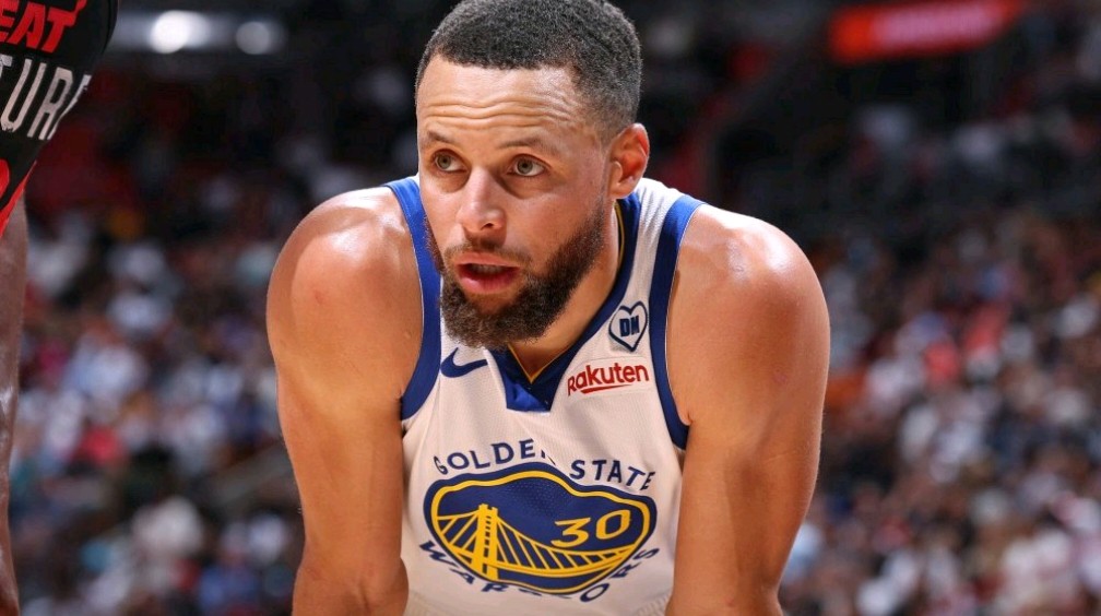 关键战意甲焦点战，圣安东尼奥马刺完成造点机会，信心回归，更衣室氛围转暖的简单介绍