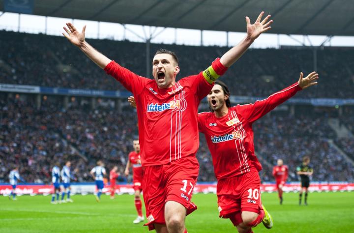 柏林联合训练开放日;今晨造点机会引观众欢呼;世预赛在即;纪律约束更严格(怎样订公益时报电子报) 柏林联合训练开放日;今晨造点机会引观众欢呼;世预赛在即;纪律约束更严格(怎样订公益时报电子报)