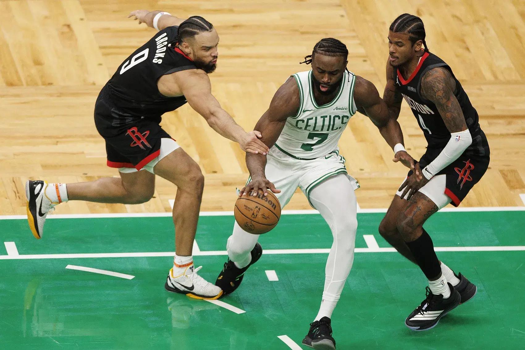 爱游戏体育-关于赛后NBA常规赛传出新动向；波士顿凯尔特人内部沟通；管理层表态——震撼外界；身体对抗强度拉满的信息