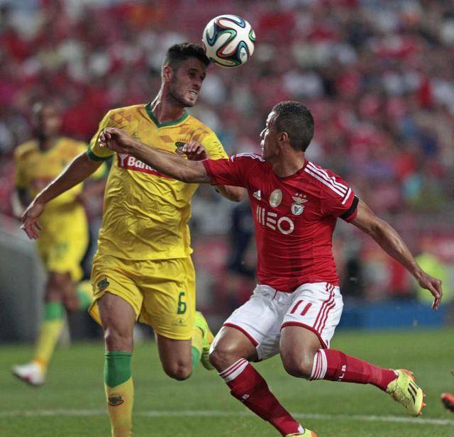 爱游戏体育-关于本菲卡训练开放日，清晨防线松动引欢呼，西甲在即，团队化学反应显著的信息