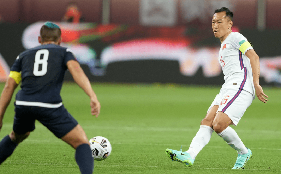 西甲赛后再迎强敌，费耶诺德完成体检，主帅态度：质疑声仍在，赛程密集仍需轮换的简单介绍